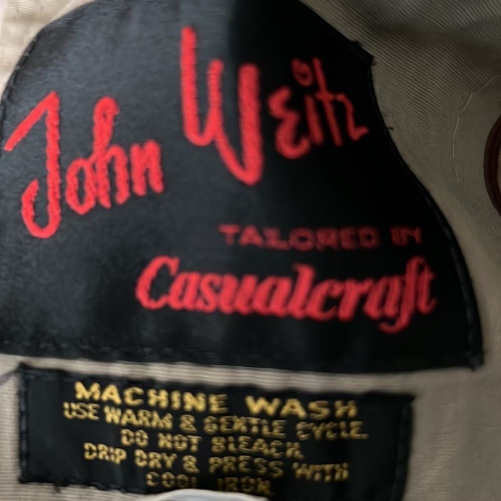 John Weitz 40R trench coat missing very top button - Picture 5 of 5